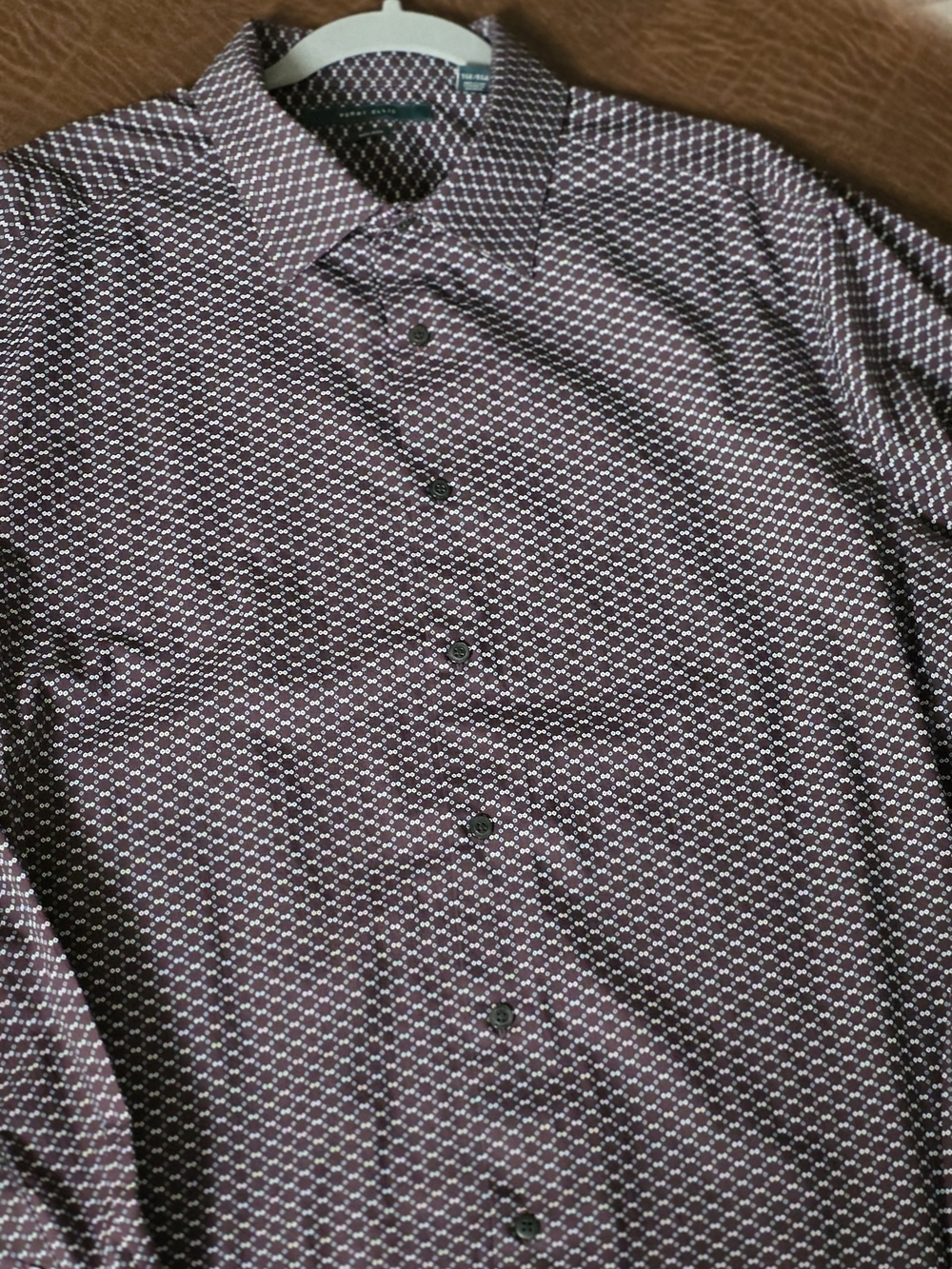 Perry Ellis Like NEW. Burgundy Geometric Print Dress Shirt